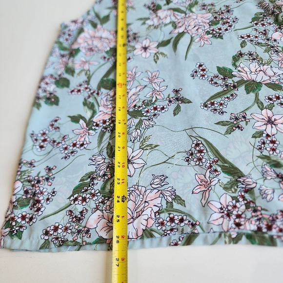 LOFT Women’s Floral Print Blue Keyhole Front Open Back Tie Sleeveless Blouse S - Picture 9 of 12